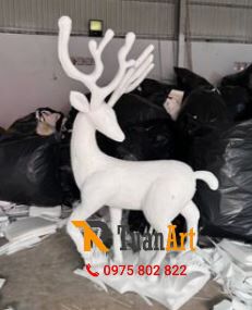 dieu-khac-mo-hinh-chu-tuan-loc-xop-trang-tri-noel-giang-sinh điêu khắc mô hình chú tuần lộc xốp trang trí noel